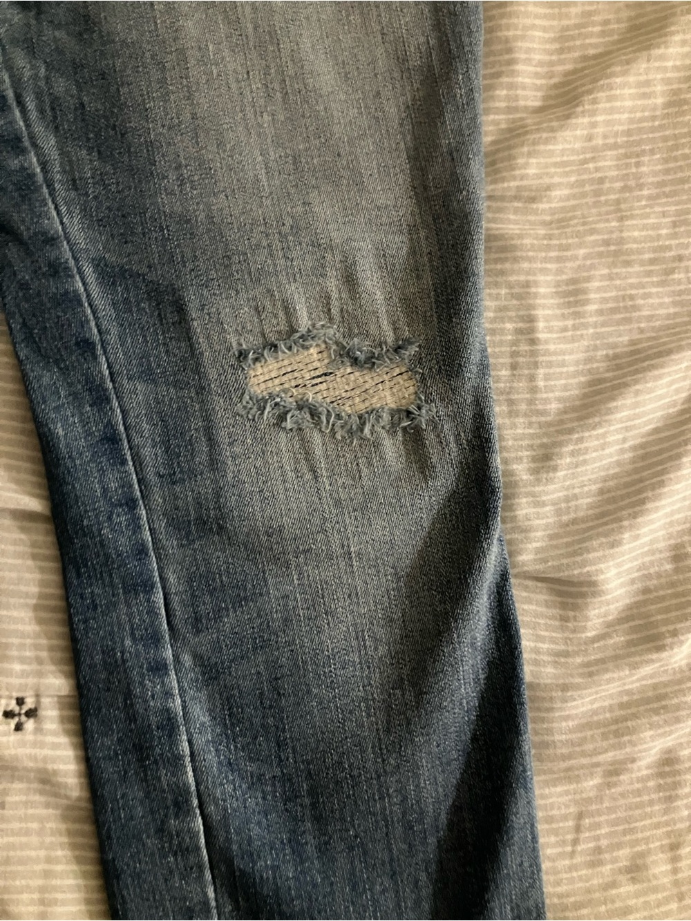 Liz Lange Faded Blue Skinny Maternity Jeans with Black Overband - Picture 3 of 6